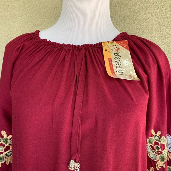 🔥5/$20🔥 “D’Evelyn” Burgundy Embroidered Blouse NWT S/M - Picture 6 of 8